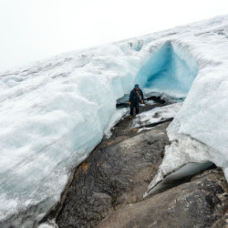 Topniejący lodowiec Ritacuba Blanco w Boliwii